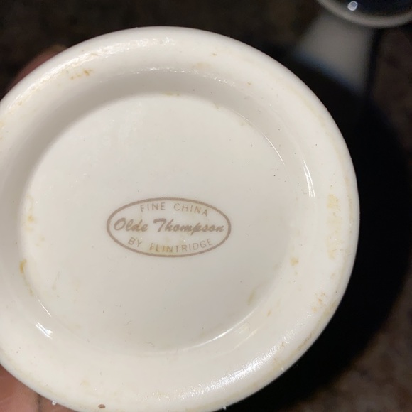 Old Thompson pepper grinder& salt shaker - Picture 3 of 4